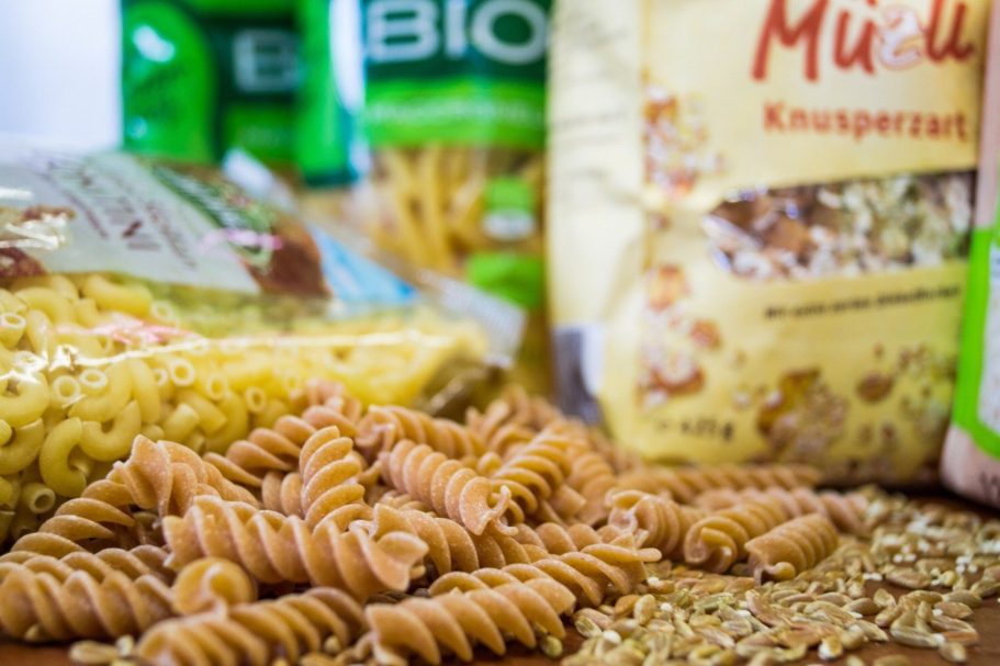 Bio-Vollkornnudeln, Müsli und Getreide – Zutaten für gesundes Kinderessen