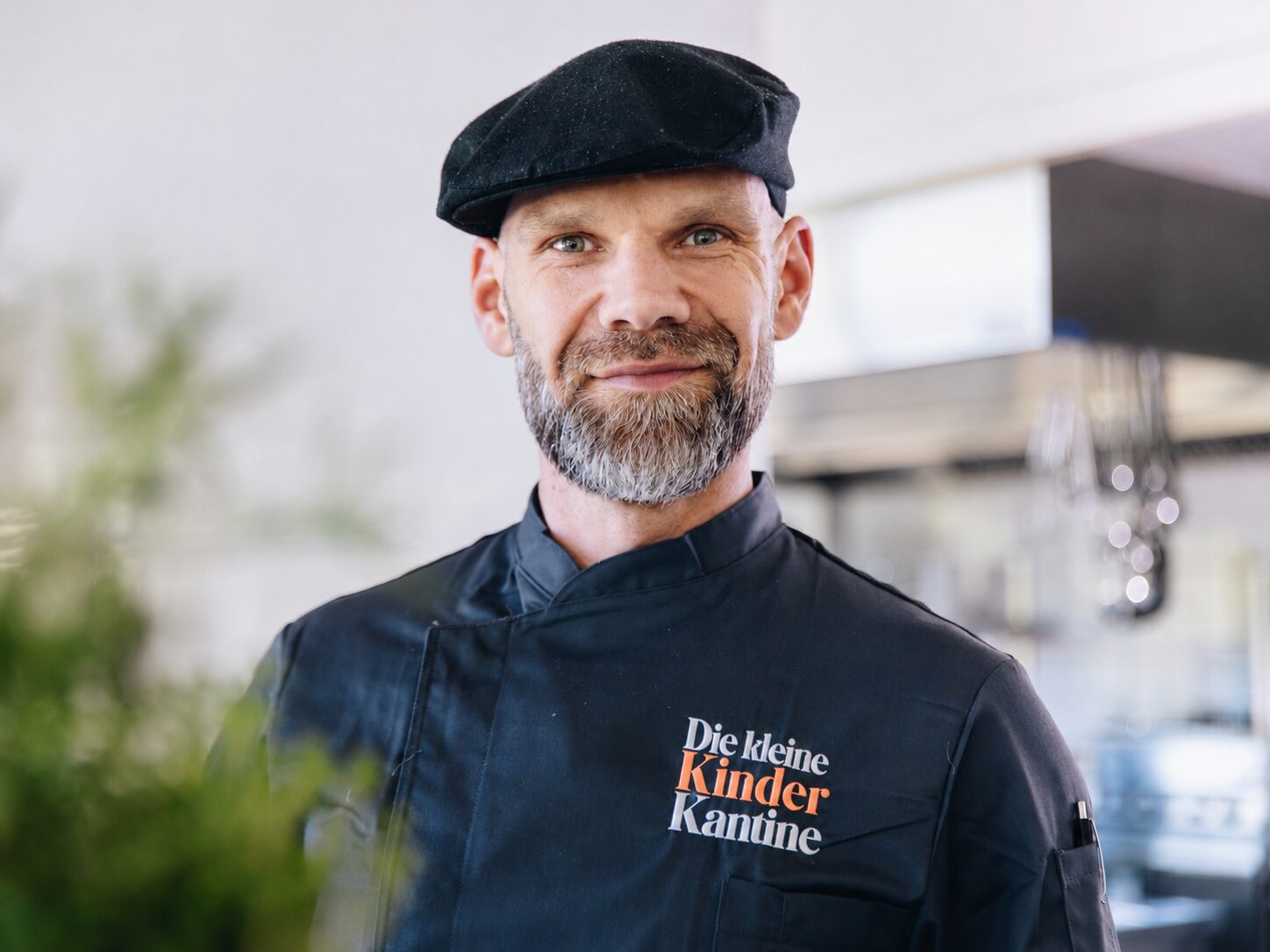 Koch der kleinen Kinder Kantine in der Hamburger Küche